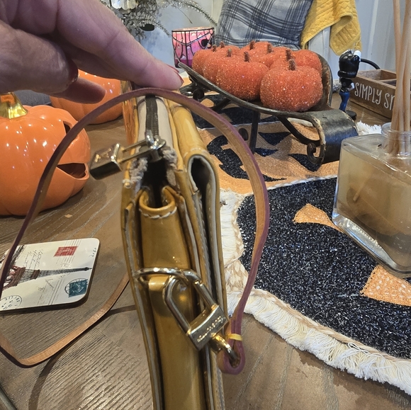 Monogram Vernis Mott Vintage - Picture 16 of 17